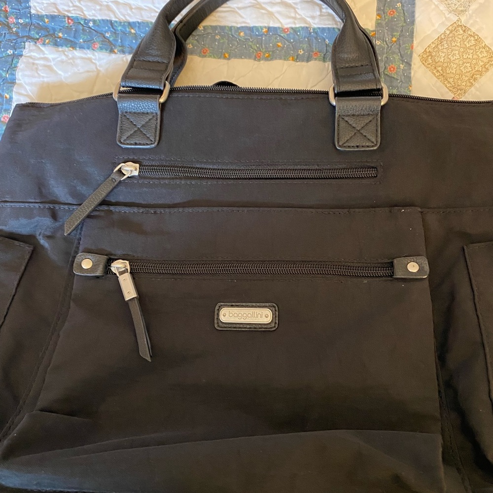 Baggallini 3 in 1 purse. Crossbody/backpack in good, slightly used condition.